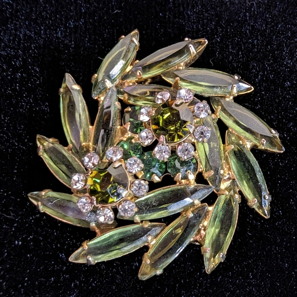 Vintage Juliana DeLizza & Elster Green Navette Brooch - Picture 4 of 5